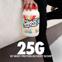 GHOST scoop lleno de polvo mostrando la porción de 25 g por ración claramente