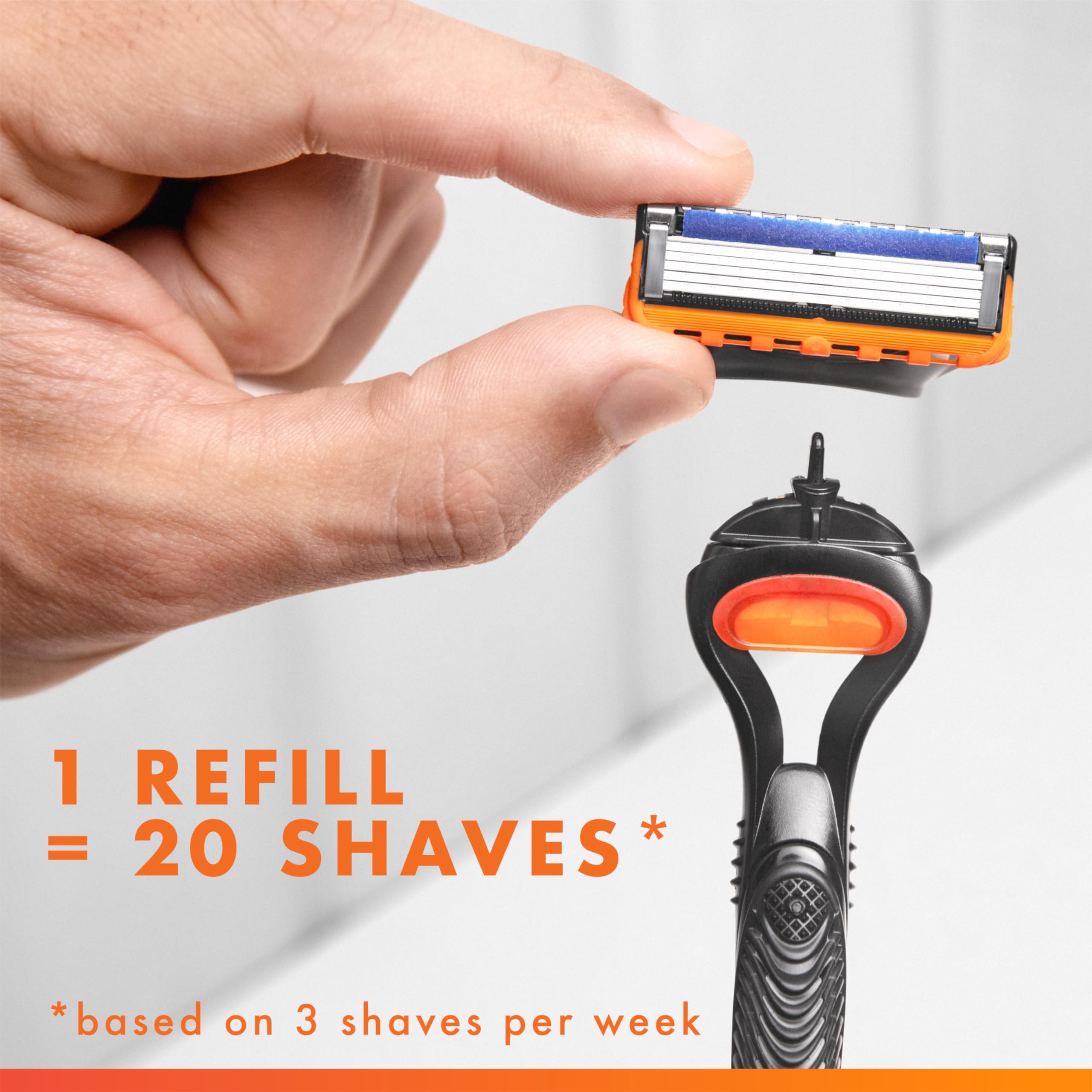 Gillette Fusion5 en uso Gillette afeitando el contorno facial con suavidad