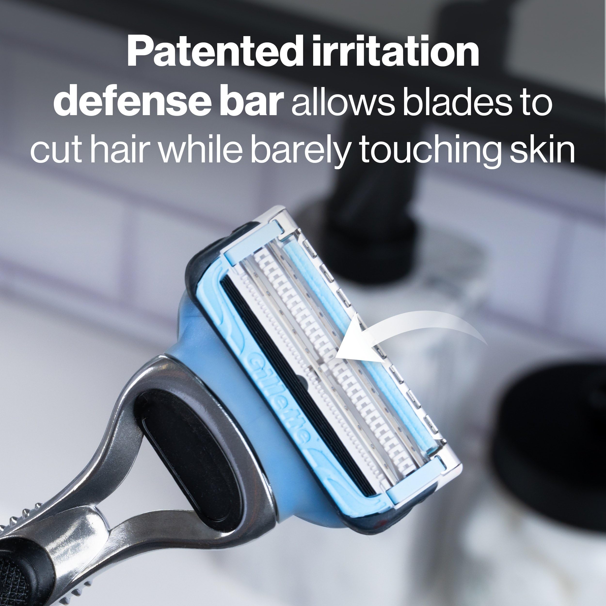 Detalle de los microfines Gillette SkinGuard que alisan la piel antes del corte, menor tirón
