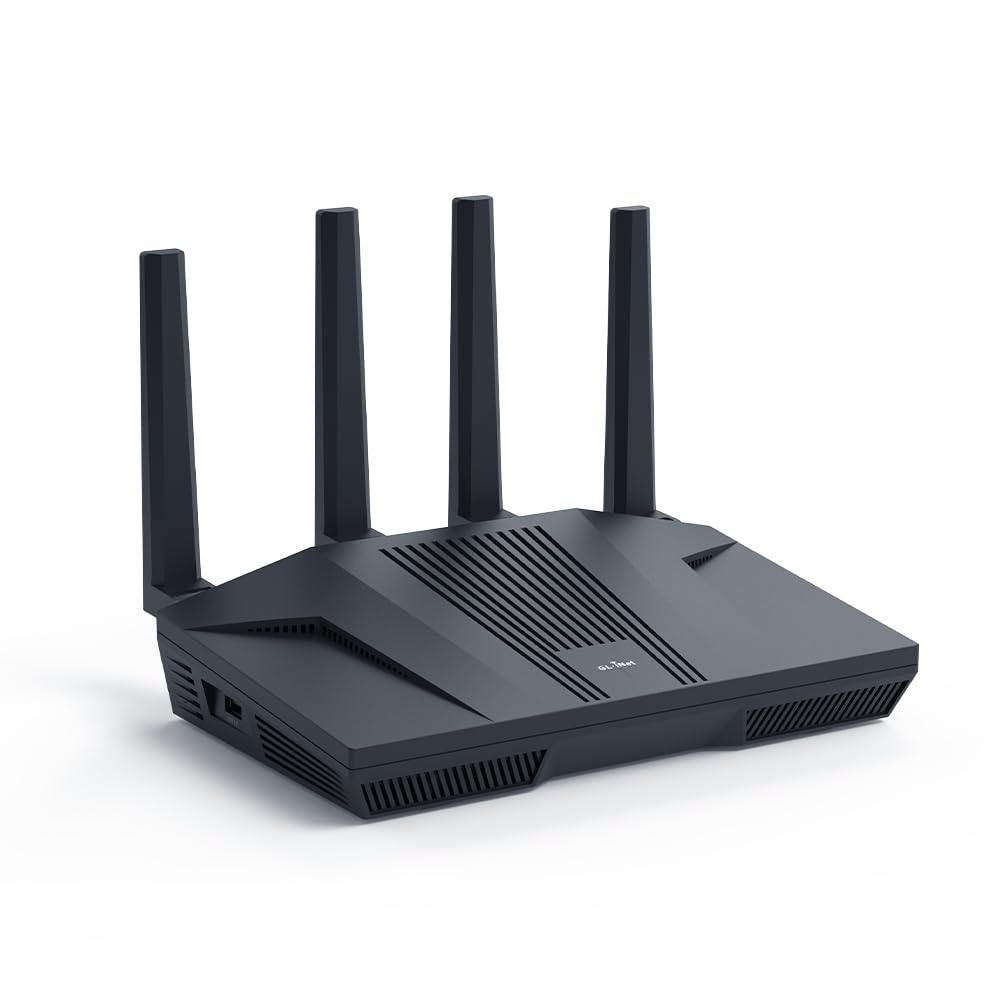 GL.iNet Flint 2 vista frontal mostrando antenas y diseño, rendimiento robusto
