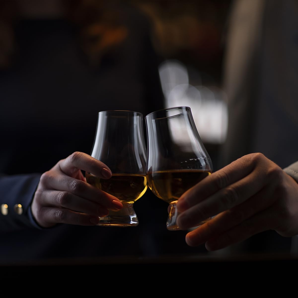 GLENCAIRN ambientación en mesa de bar, ideal para reuniones y catas
