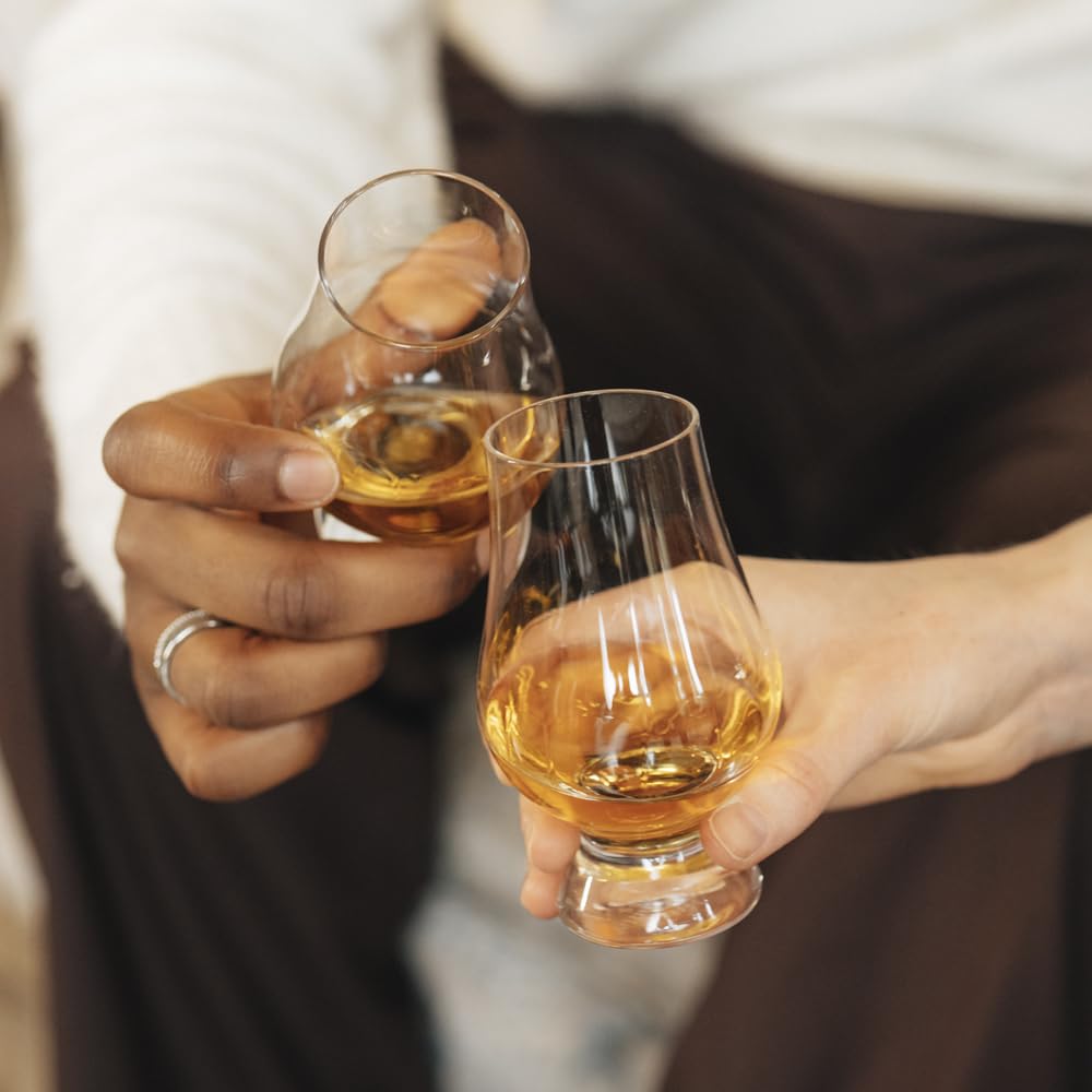 GLENCAIRN side profile showing wide bowl for fuller whisky aeration