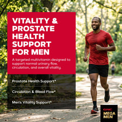GNC Mega Men Prostate & Virility cápsulas en mano para visualizar dosis y tamaño