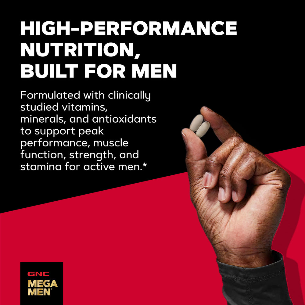 Hombre en gimnasio tomando GNC Mega Men Sport tras entrenamiento para recuperación