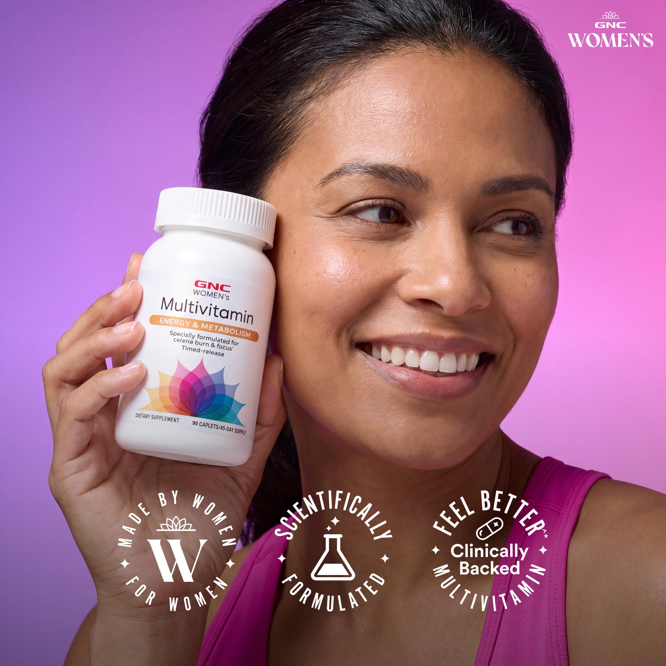 GNC mujer activa utilizando el suplemento antes del entrenamiento diario