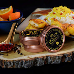 Golden Saffron infusión en taza liberando aroma y color concentrado