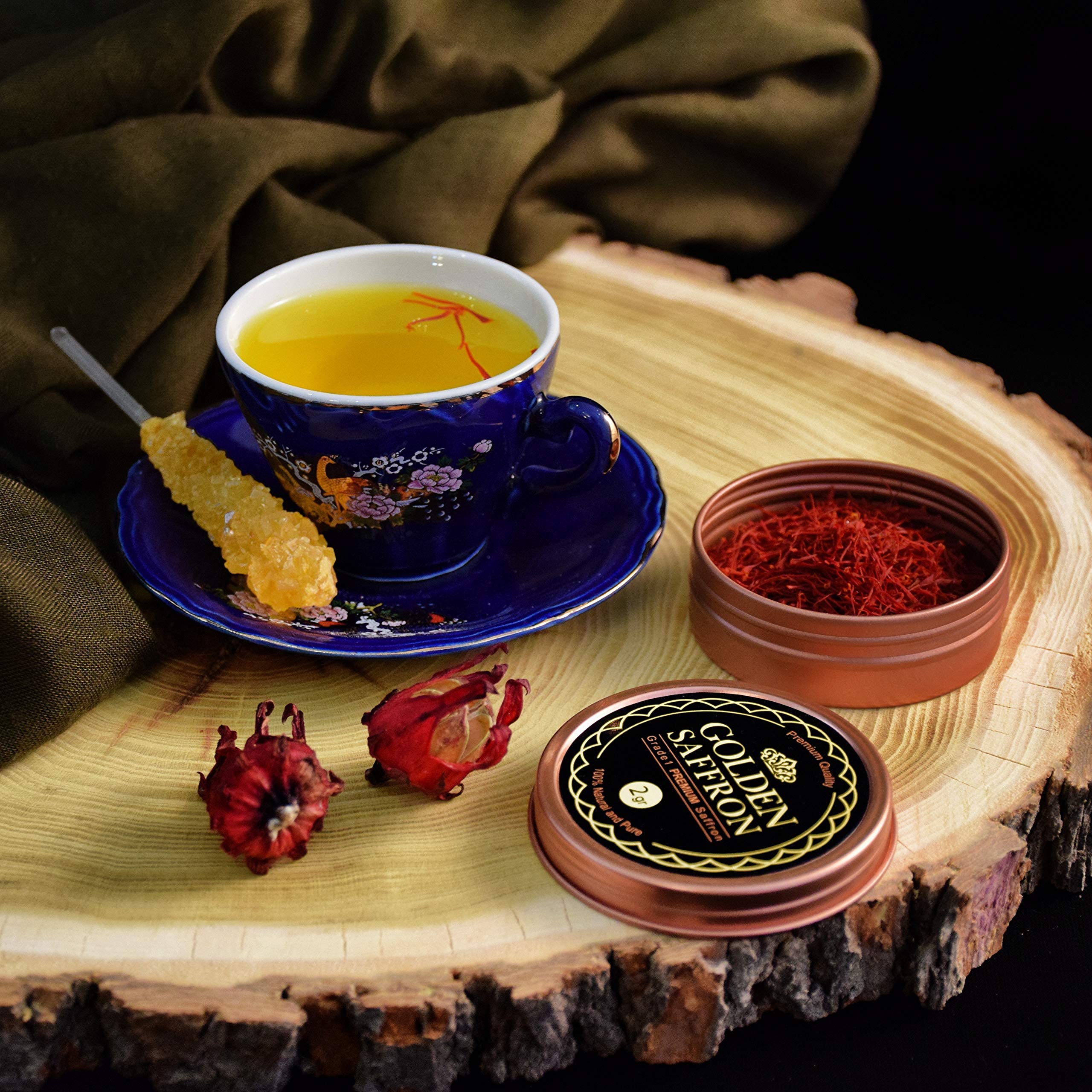Golden Saffron paella servida resaltando color uniforme del azafrán