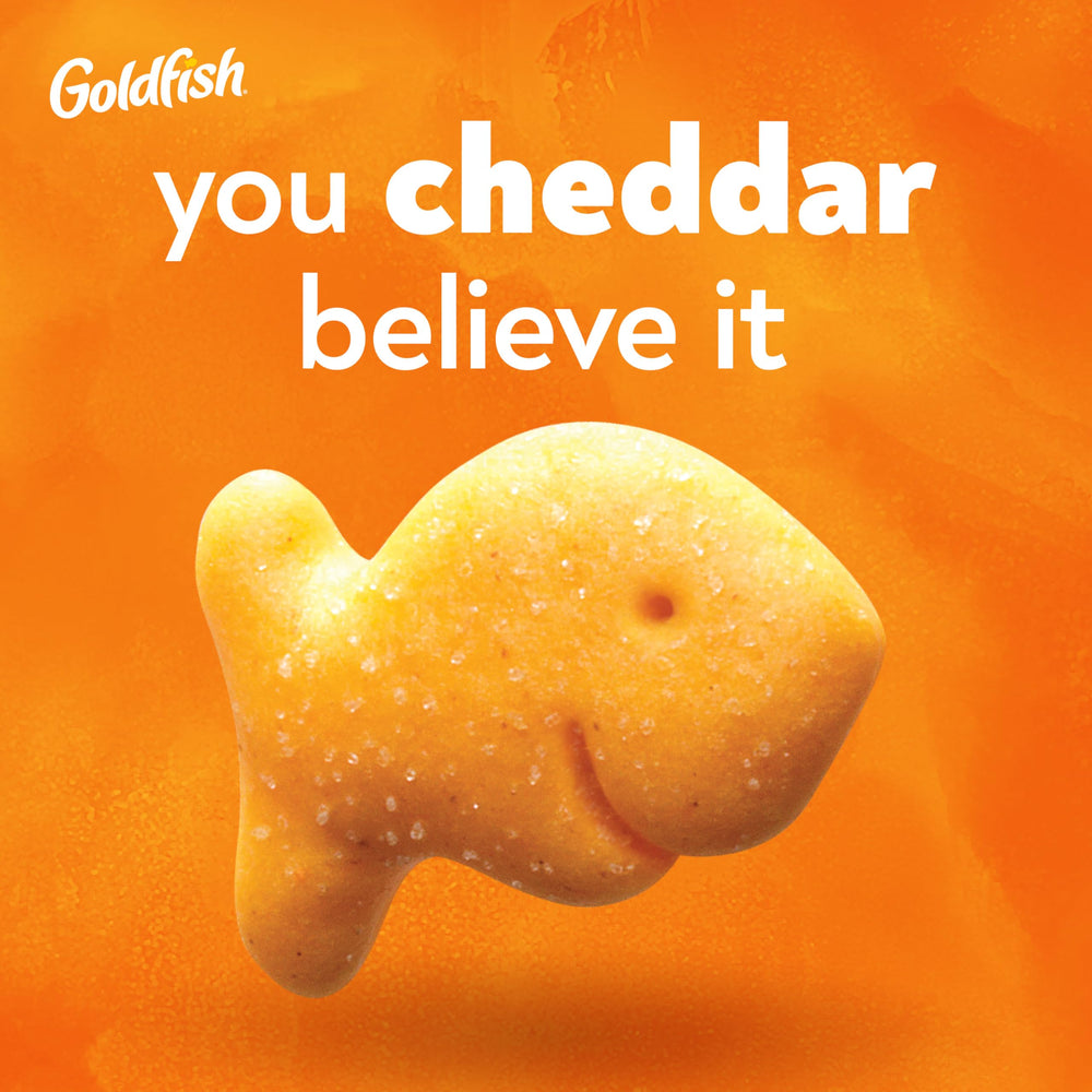 Bolsitas Goldfish dentro de una lonchera escolar, marca Goldfish y práctica portabilidad