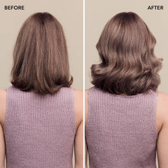 Espuma de champú Goldwell en mano, limpieza suave y brillo