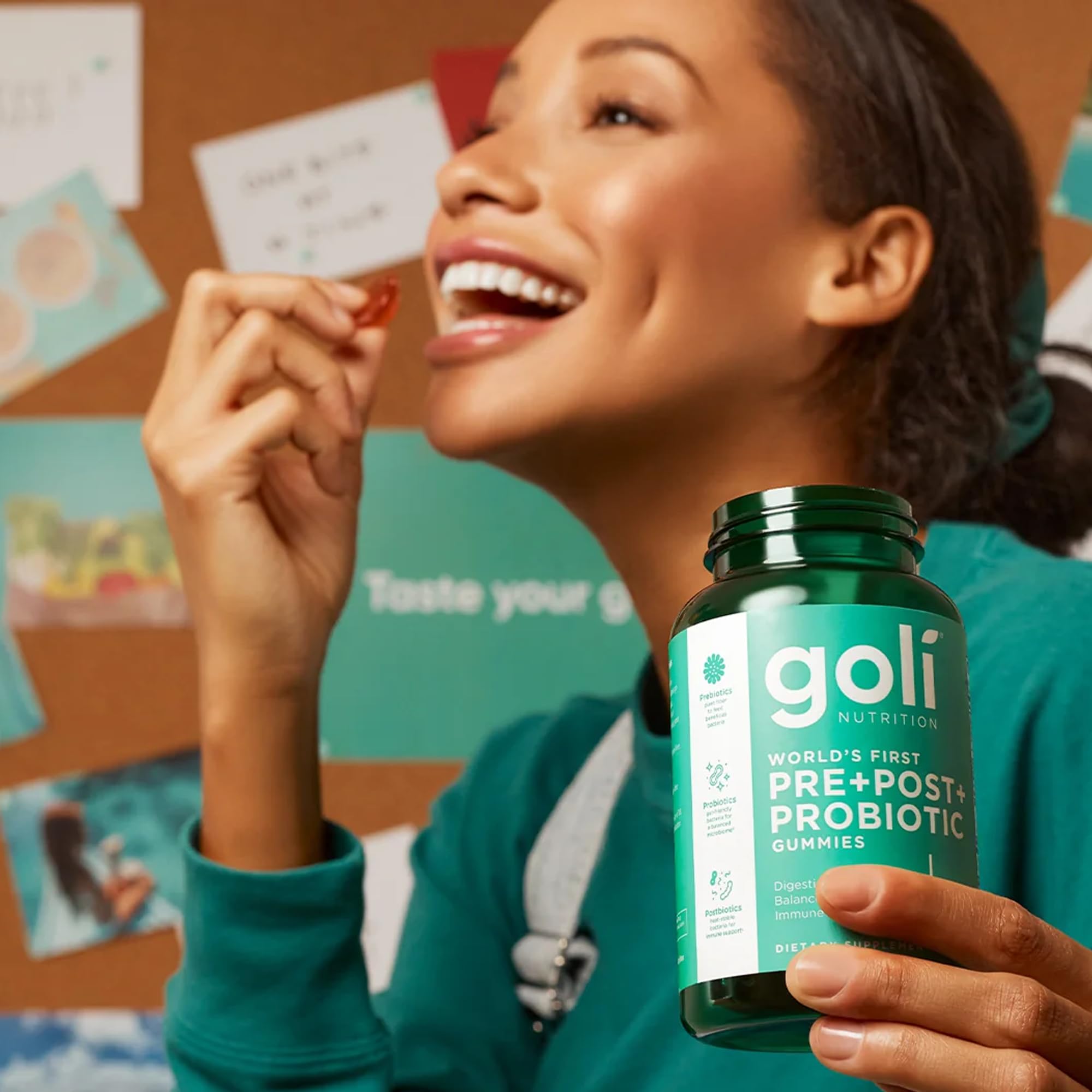 Gomitas Goli junto a frutas indicando sabor natural y componente vegetal