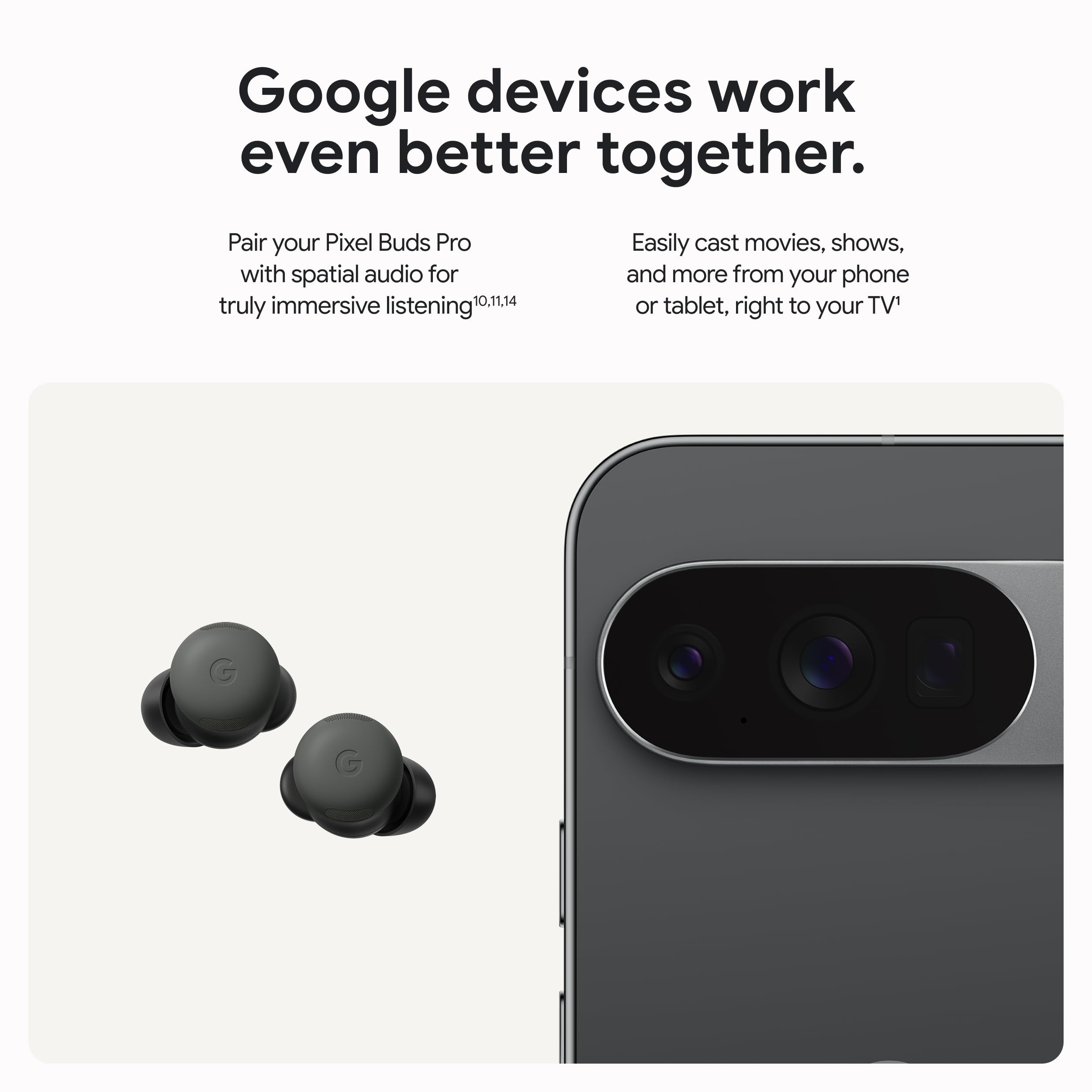 Google TV Streamer junto a una mano para comparar tamaño y demostrar su formato portátil