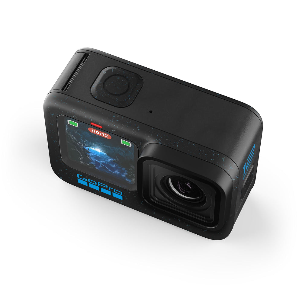 GoPro HERO12 Black grabando surf, demostrando estabilidad y resistencia al agua