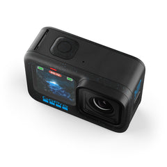 GoPro HERO12 Black grabando surf, demostrando estabilidad y resistencia al agua