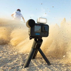 GoPro HERO12 Black botón lateral y textura para manejo seguro y ajustes rápidos