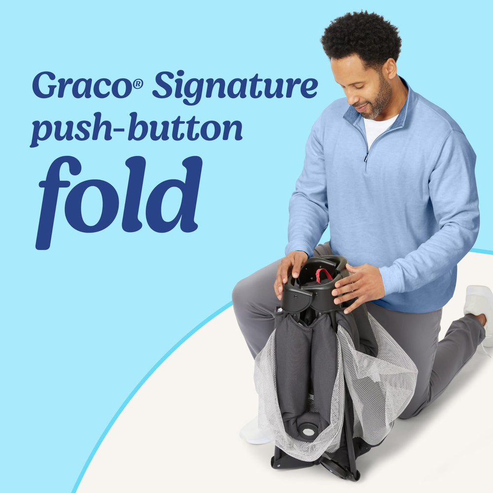 Graco playard en sala con bebé descansando, ideal para uso diario