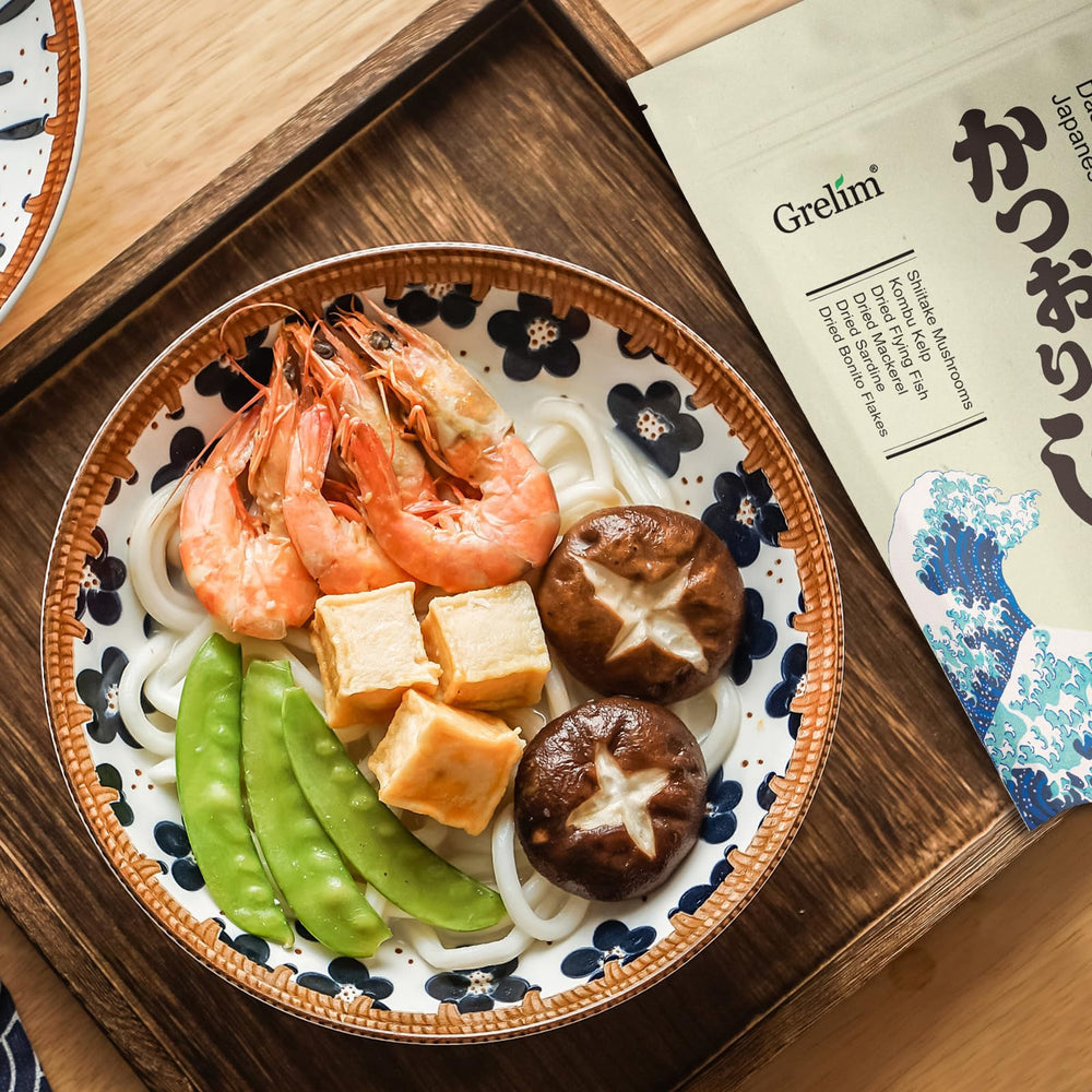 Grelim miso sopa servida en cuenco, sabor auténtico y aroma equilibrado