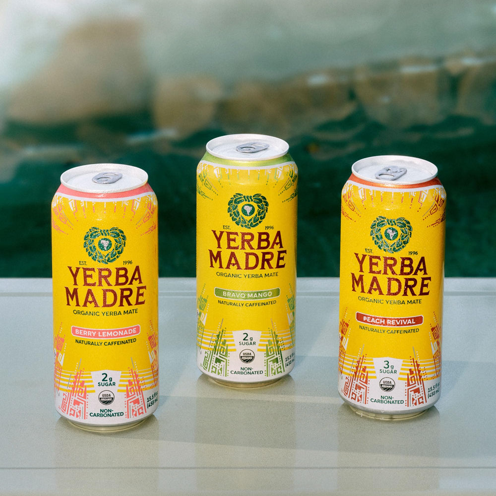 Guayaki Yerba Madre en escena lifestyle en cafetería móvil para energía y concentración