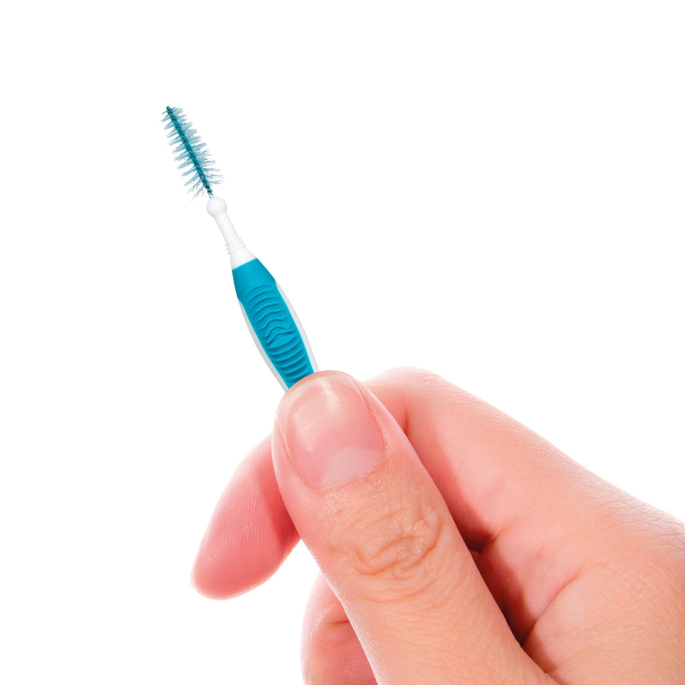 GUM Proxabrush en estuche de viaje portátil listo para higiene interdental fuera de casa
