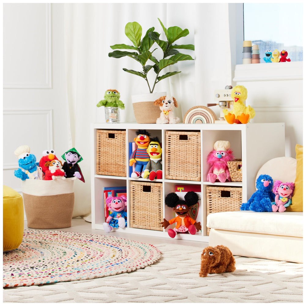 GUND Abby en cuna como decoración segura y amigable