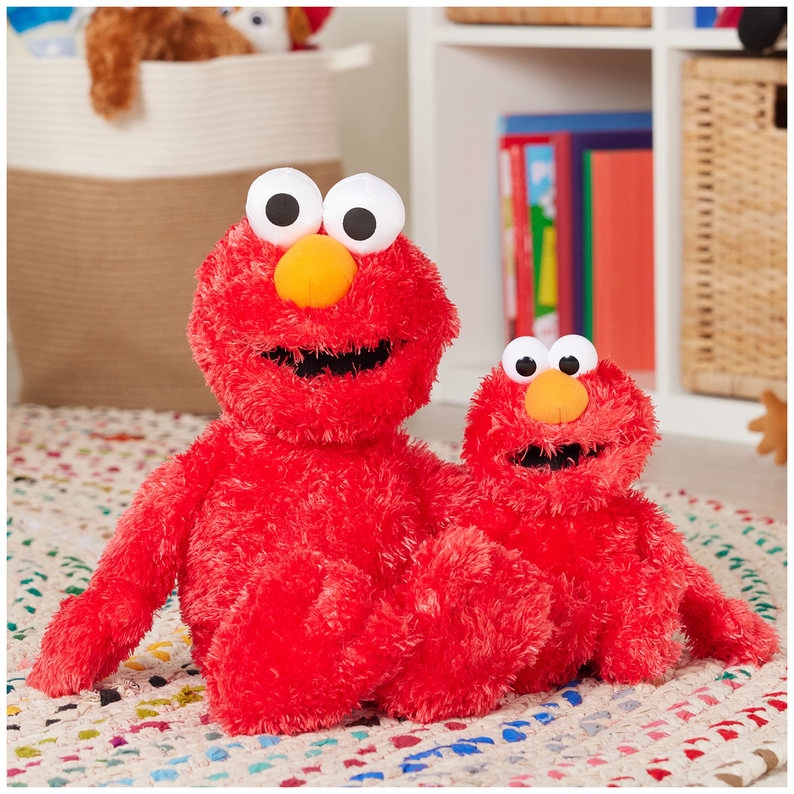 GUND Elmo vista lateral que destaca proporciones y postura