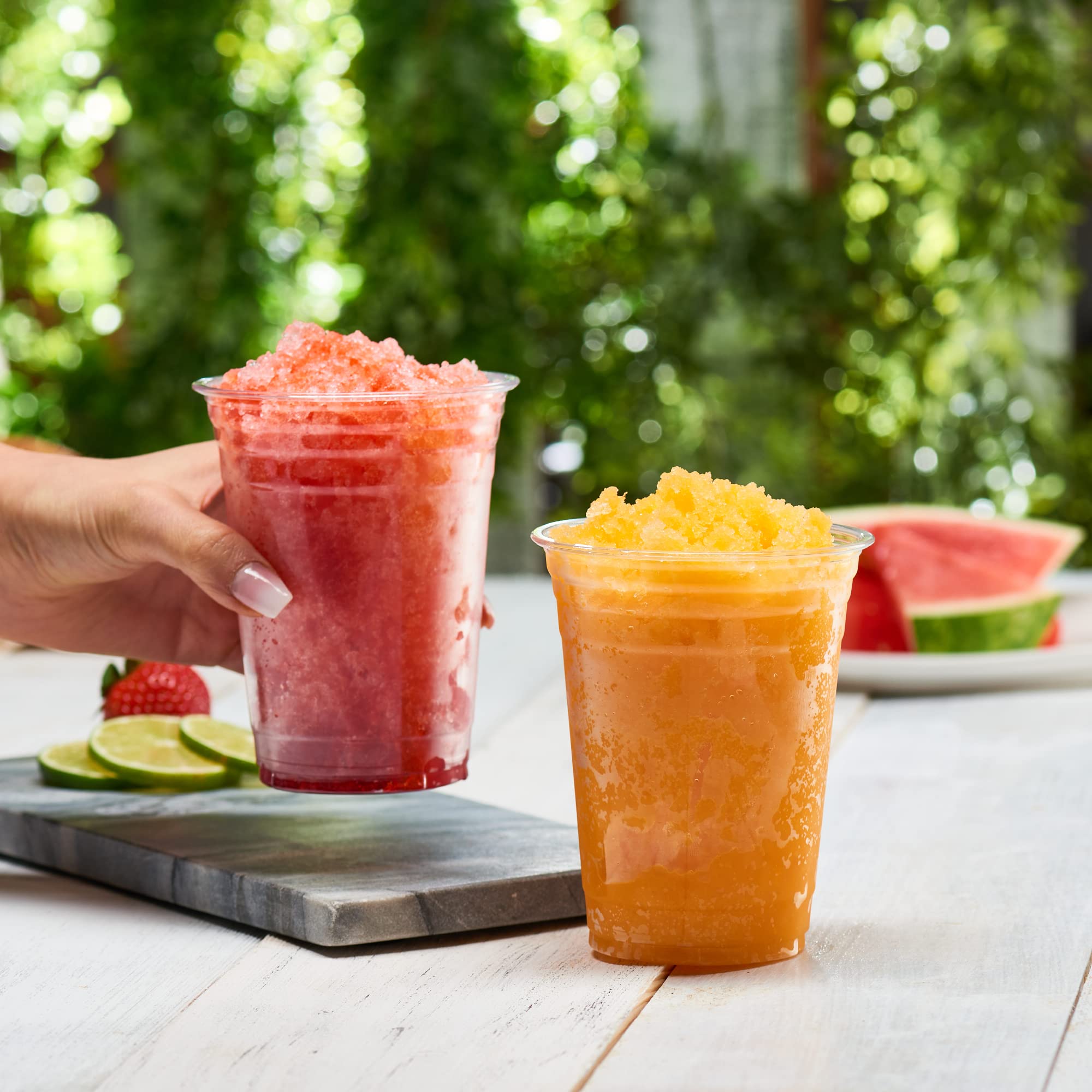 GUSTO vaso con smoothie vibrante mostrando transparencia y color