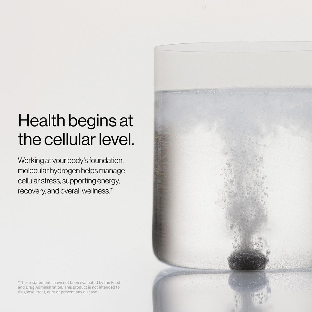 H2Tab tableta efervescente en vaso creando hidrógeno rápidamente