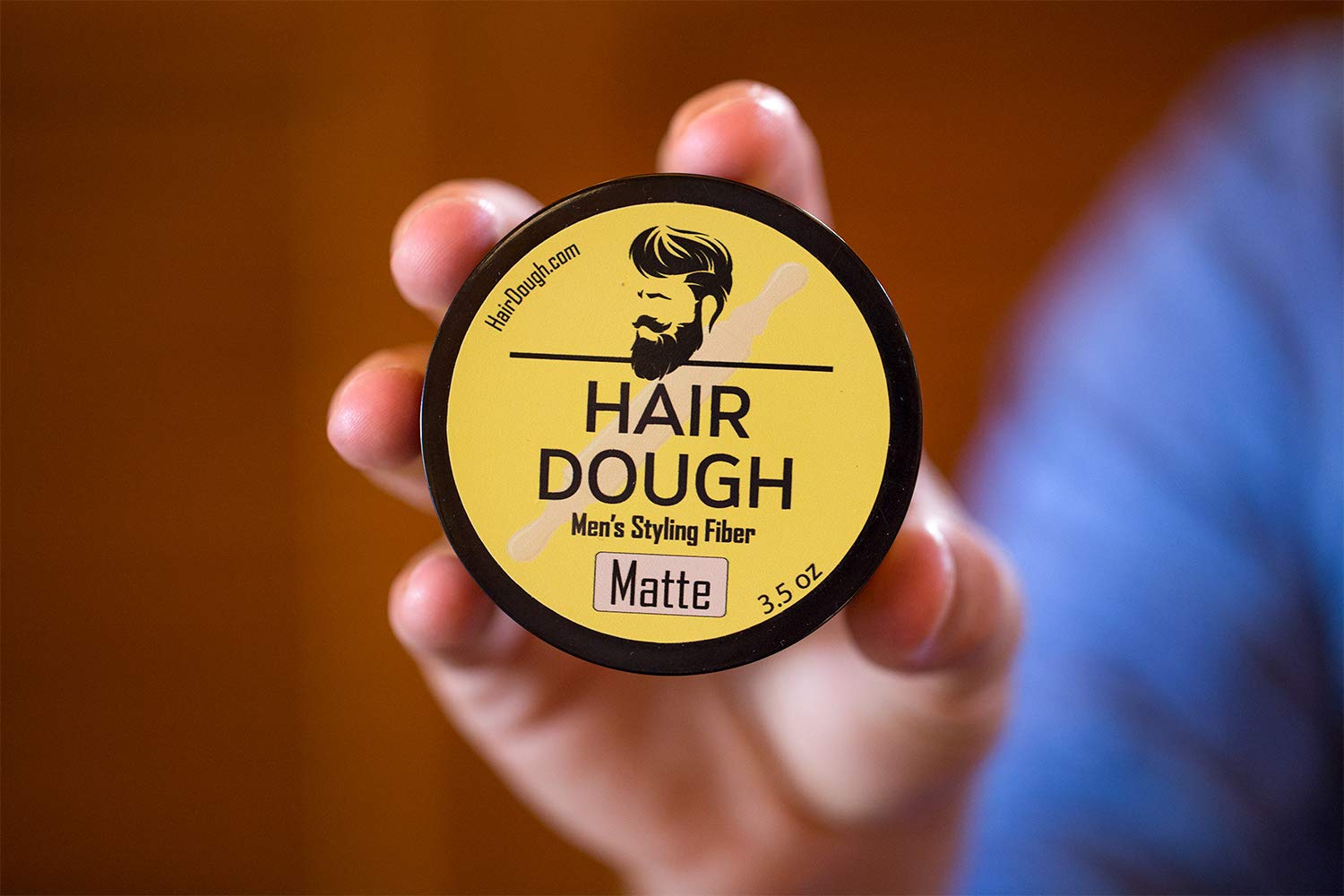 Hair Dough demostración de enjuague que ilustra fácil lavado con agua
