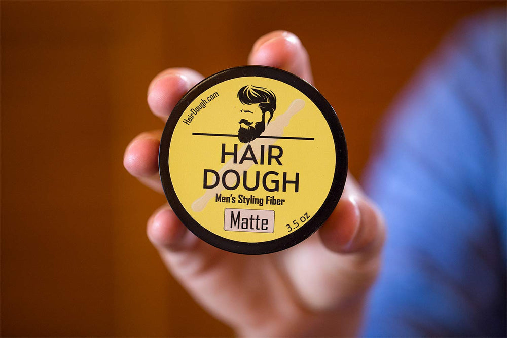 Hair Dough demostración de enjuague que ilustra fácil lavado con agua