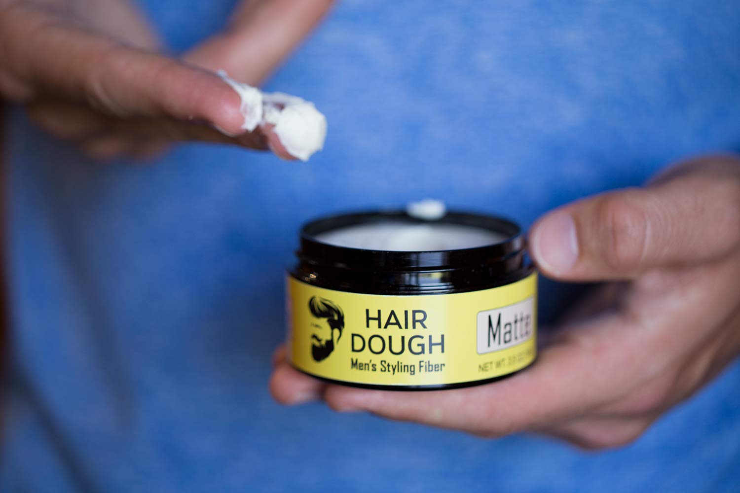 Hair Dough frasco abierto que revela la arcilla maleable fácil de trabajar