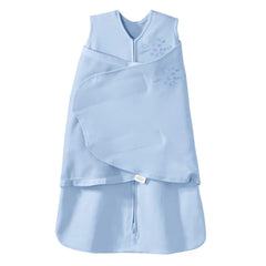HALO vista frontal del Sleepsack Swaddle azul bebé mostrando ajuste seguro