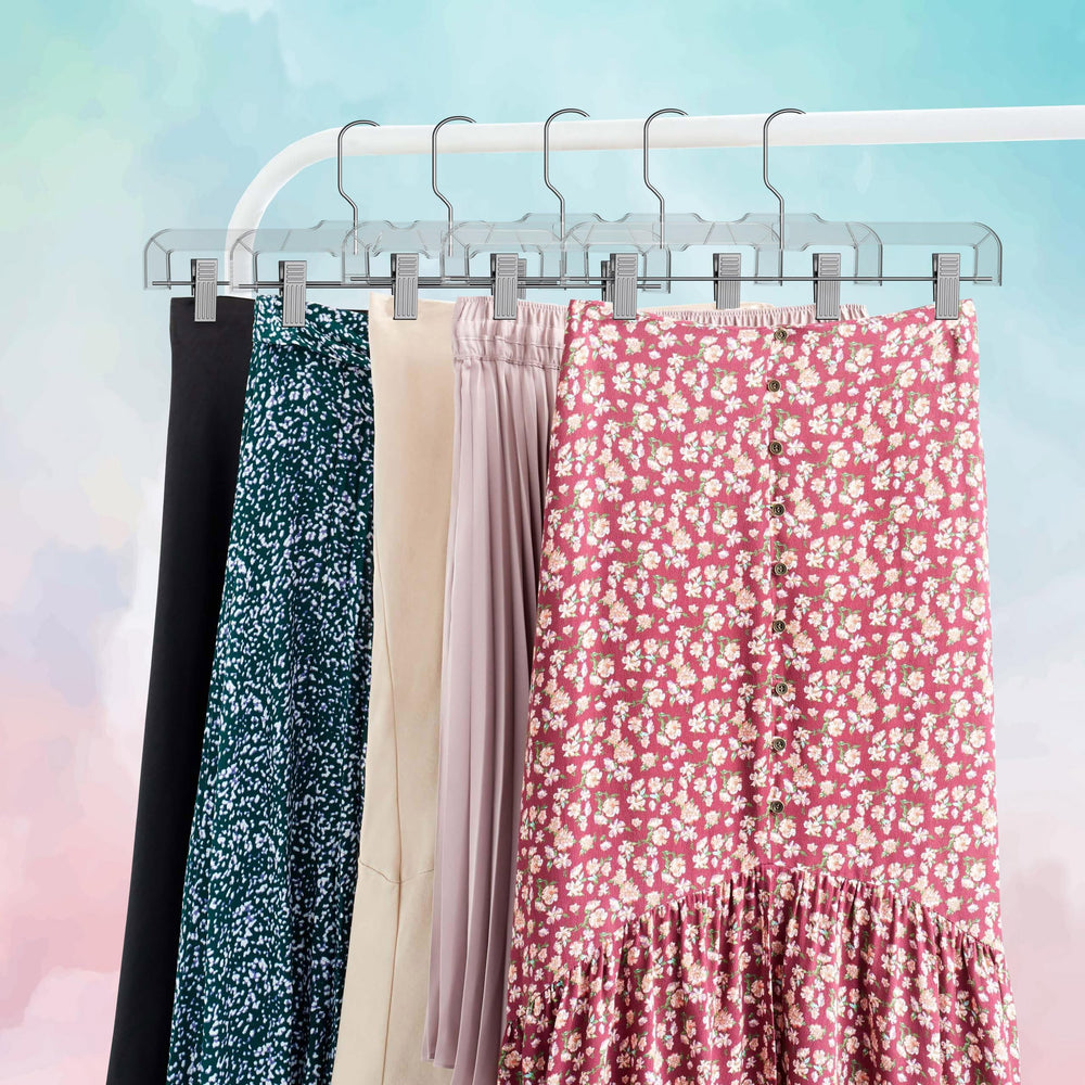 Hanger Central set de 12 perchas alineadas creando armario uniforme