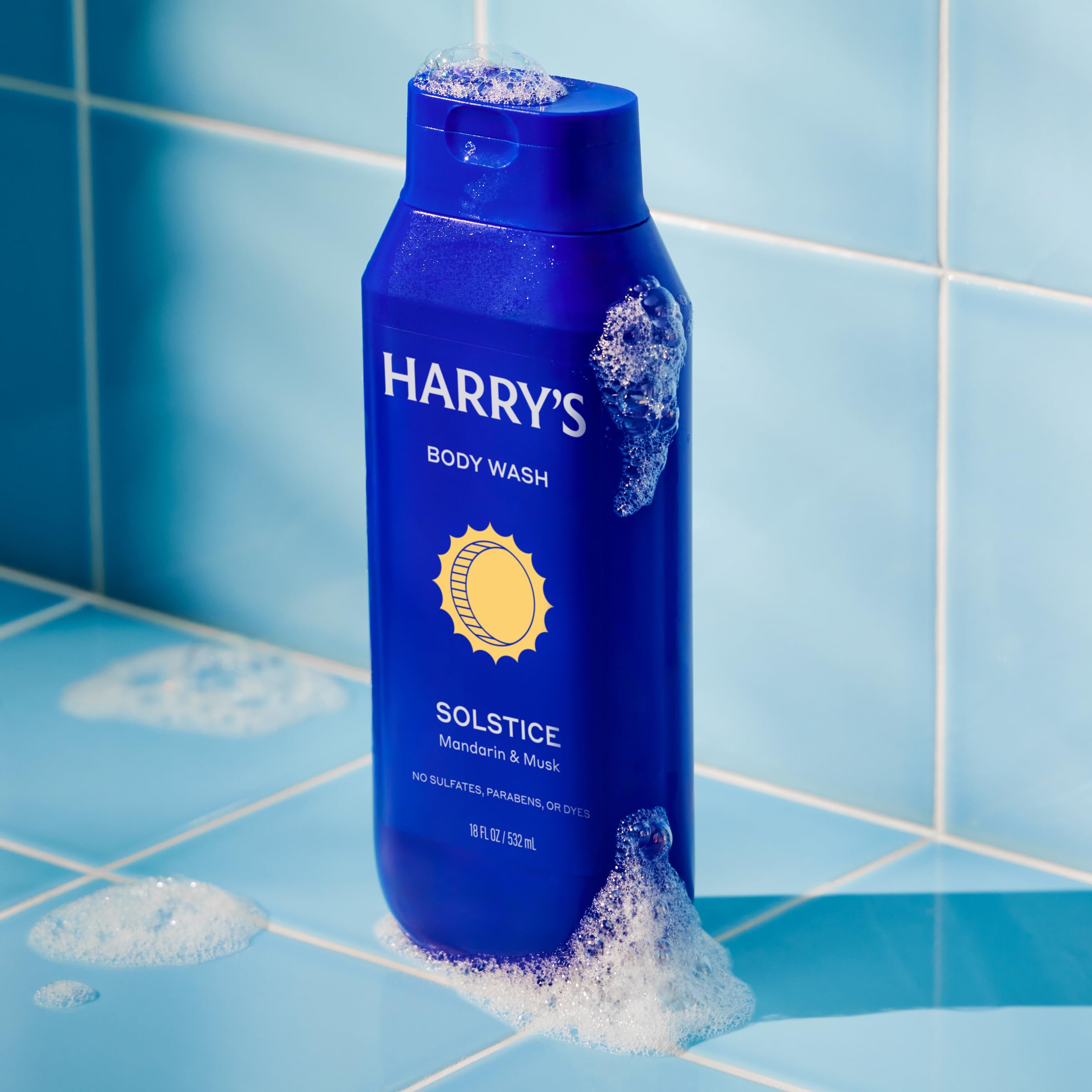 Harry's gel Solstice en uso durante la ducha para sensación fresca