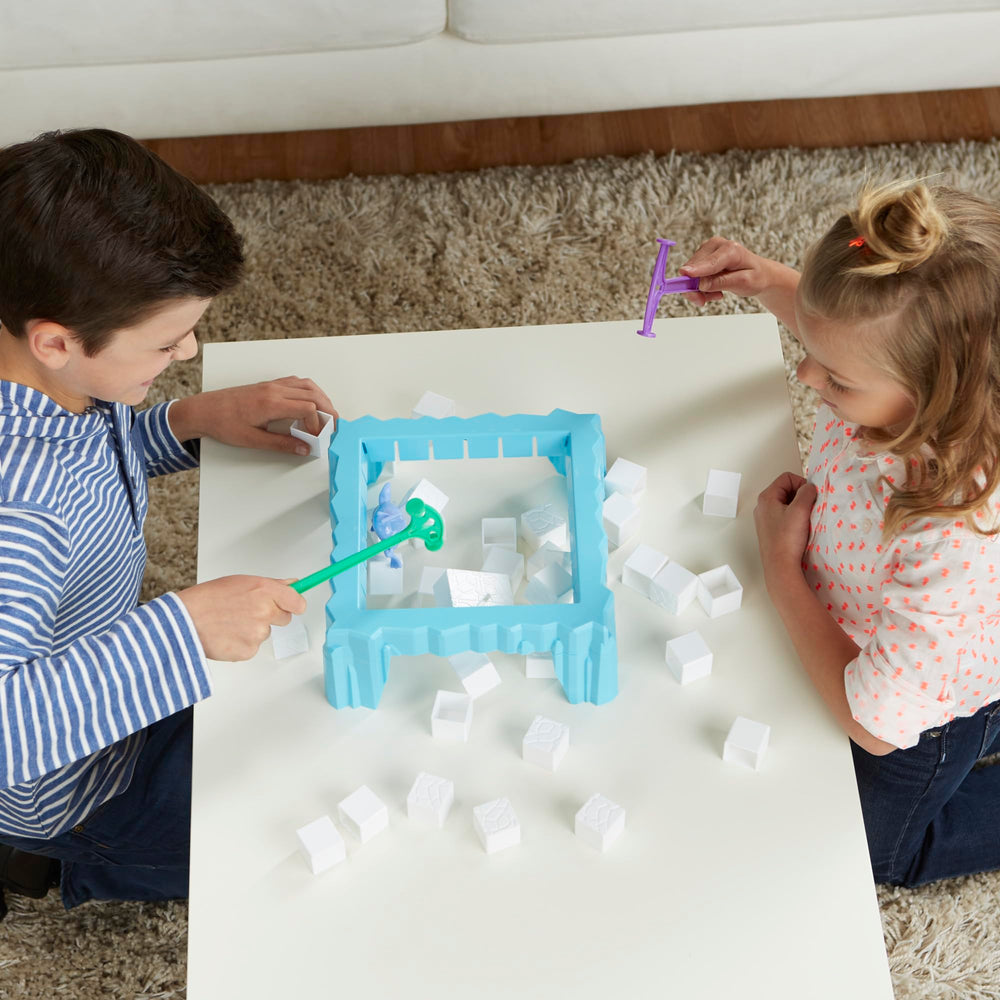 Hasbro Gaming vista superior del tablero con piezas montadas y colorido