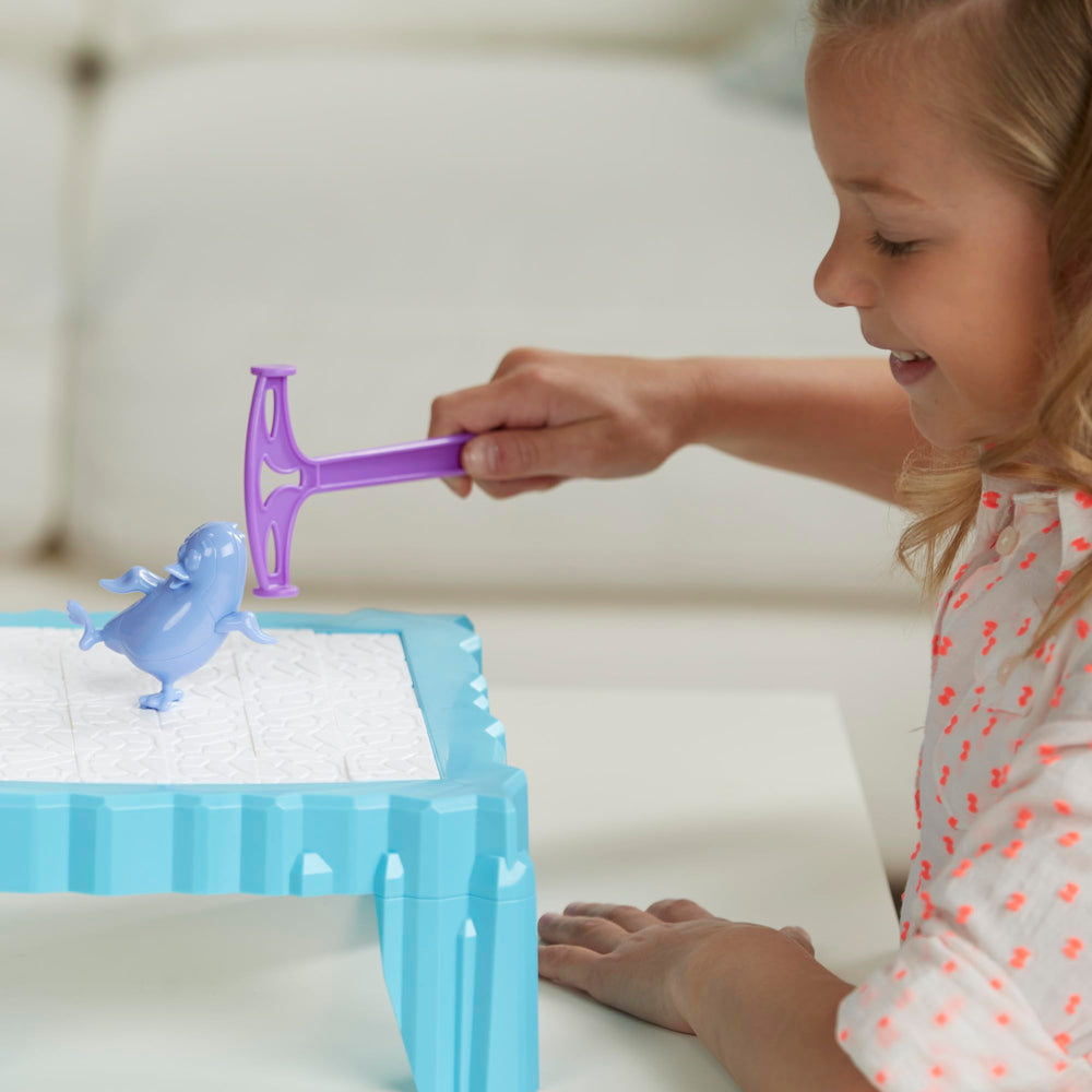 Hasbro Gaming martillo en mano demostrando control y precisión