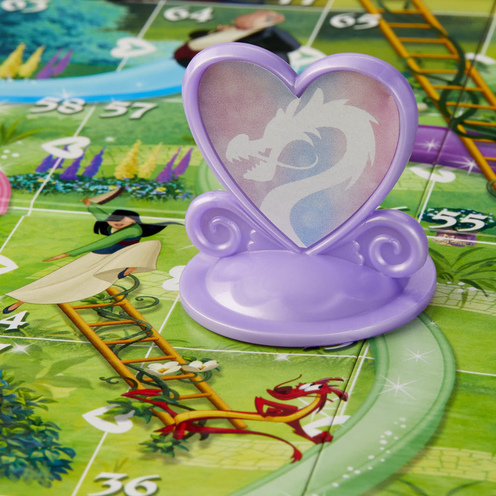 Hasbro Gaming familia jugando en mesa con niños, promueve interacción y diversión compartida