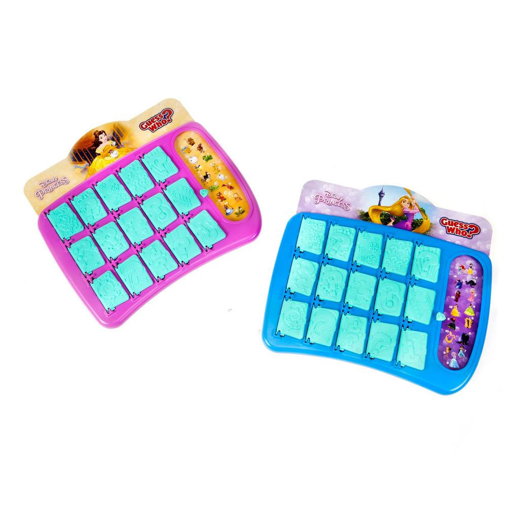 Hasbro Gaming tablero doble cara abierto mostrando variedad de personajes