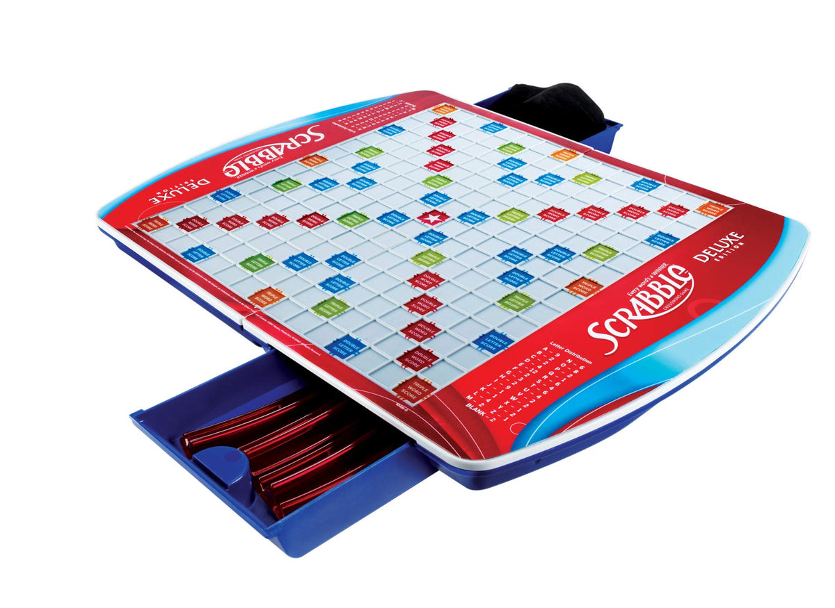 Hasbro Gaming vista frontal del set Deluxe con estuche, práctico para transportar