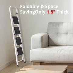 HBTower plegada dentro de un armario demostrando ahorro de espacio