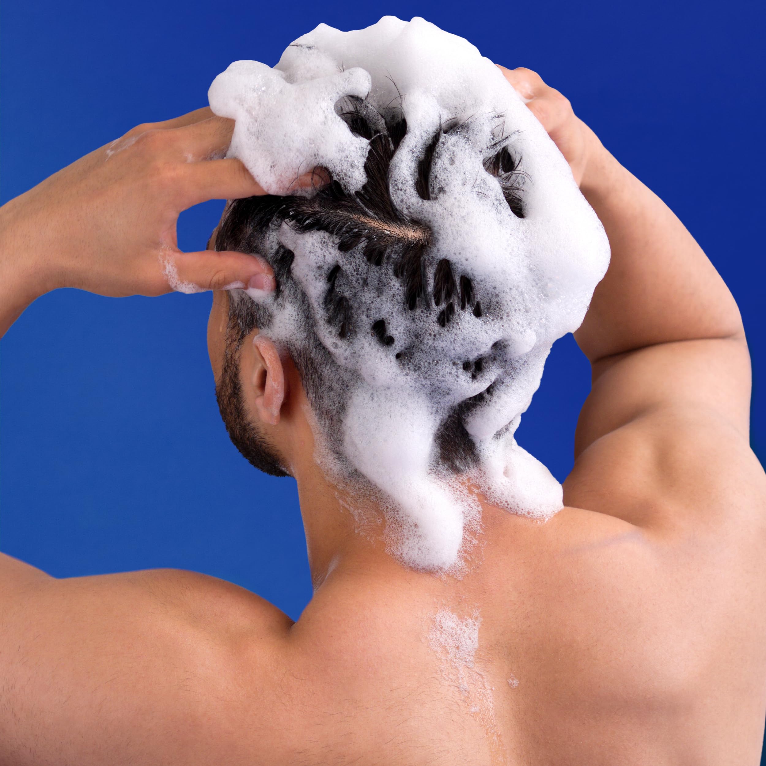 Head & Shoulders etiqueta resaltando piritiona de zinc para controlar caspa