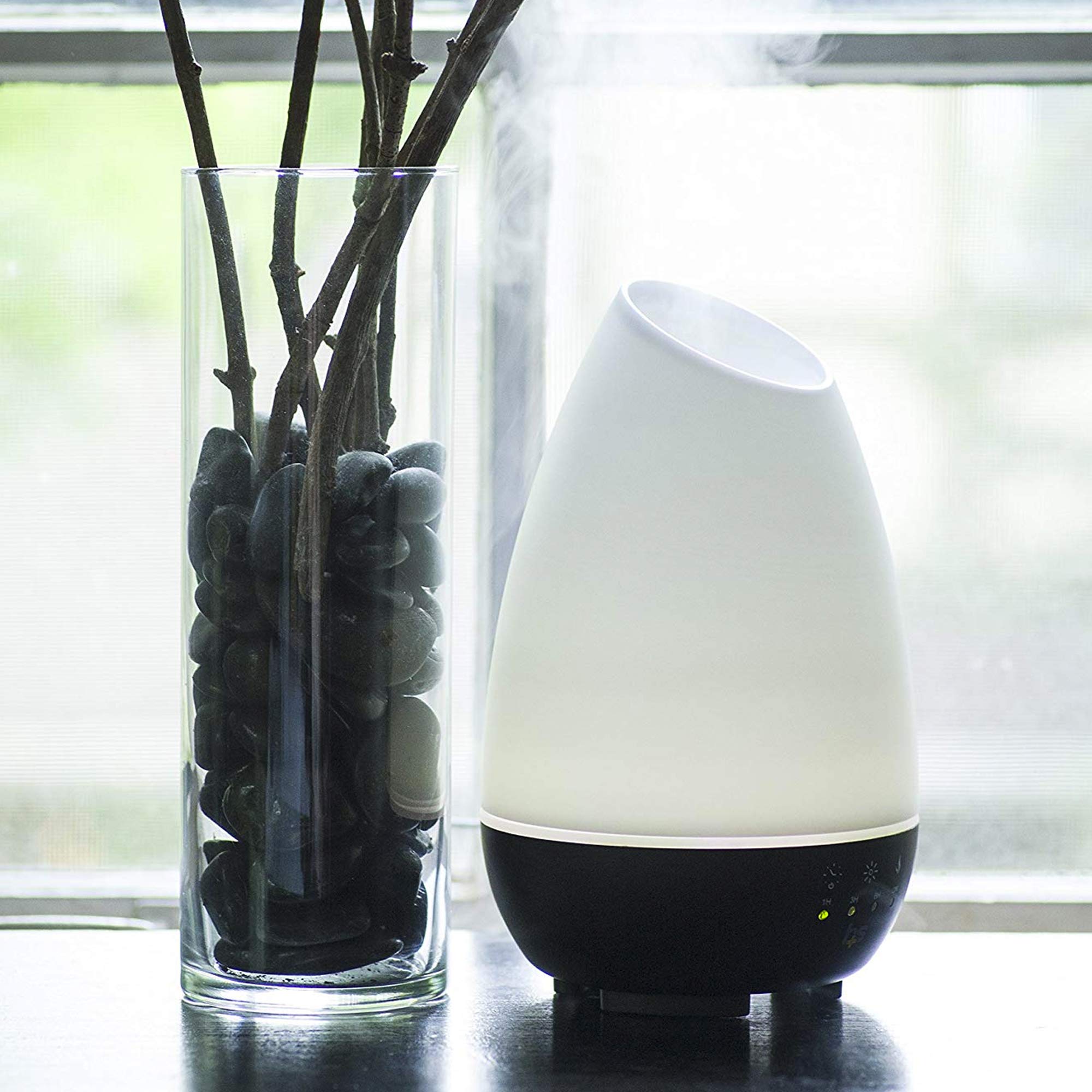 HealthSmart difusor en dormitorio creando ambiente calmado y acogedor