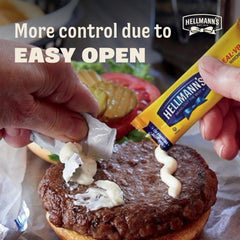 HELLMANN'S comparación de tamaño del sobre junto a una cuchara para escala visual.