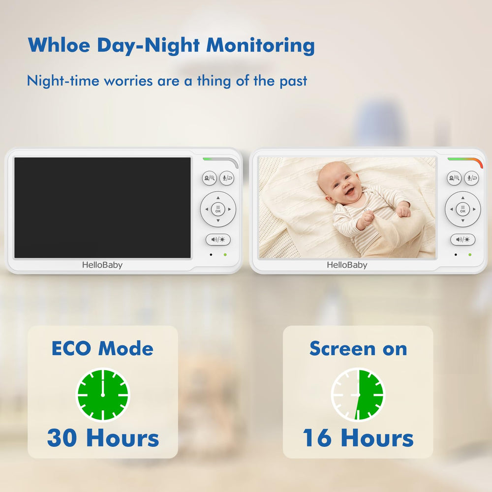 HelloBaby monitor en mano para comparar tamaño y fácil transporte