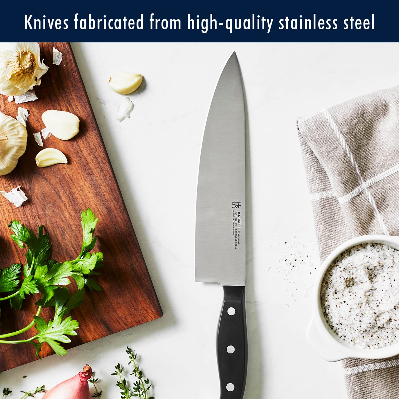 HENCKELS santoku con borde hueco vista de las ranuras antiadhesivas