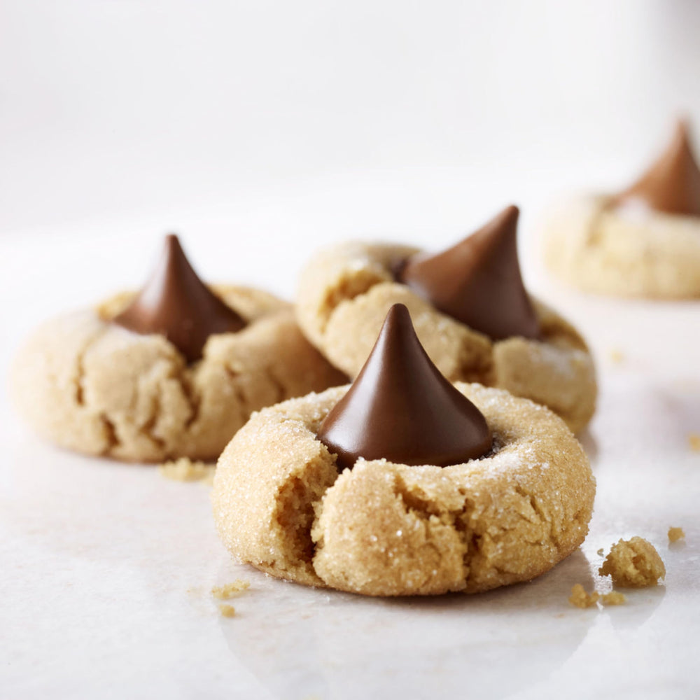 HERSHEY'S KISSES comparación tamaño en mano mostrando porción práctica