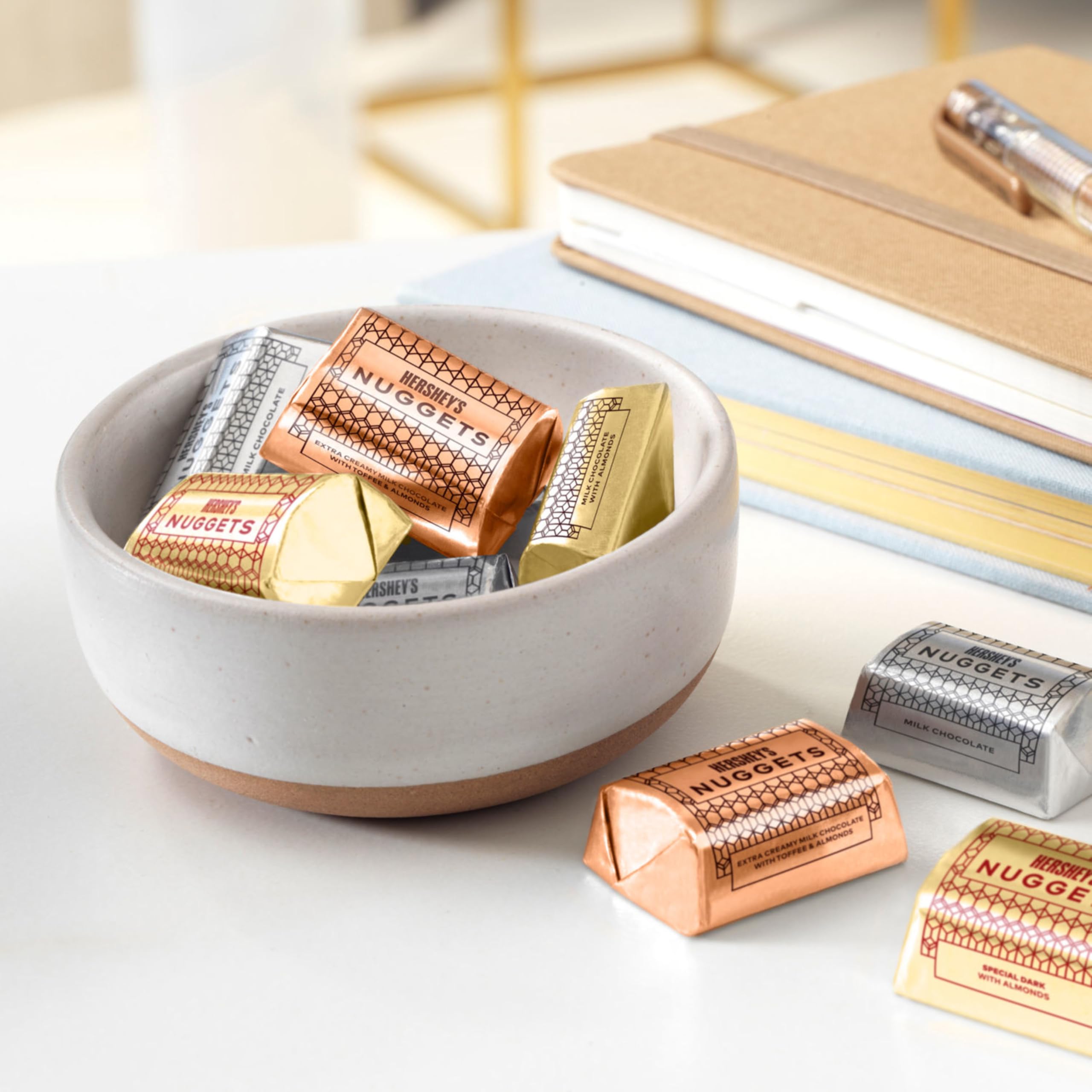 HERSHEY'S NUGGETS etiqueta con ingredientes y certificaciones visibles