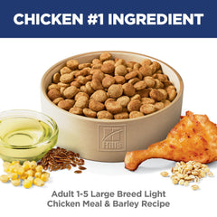 Hill's Science Diet croqueta en mano para apreciar tamaño y soporte de musculatura