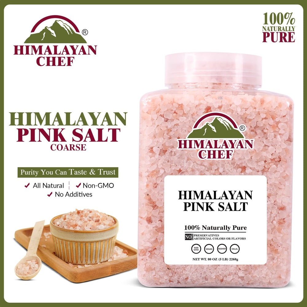 Himalayan Chef rellenando un molinillo con sal gruesa para sazonar platos