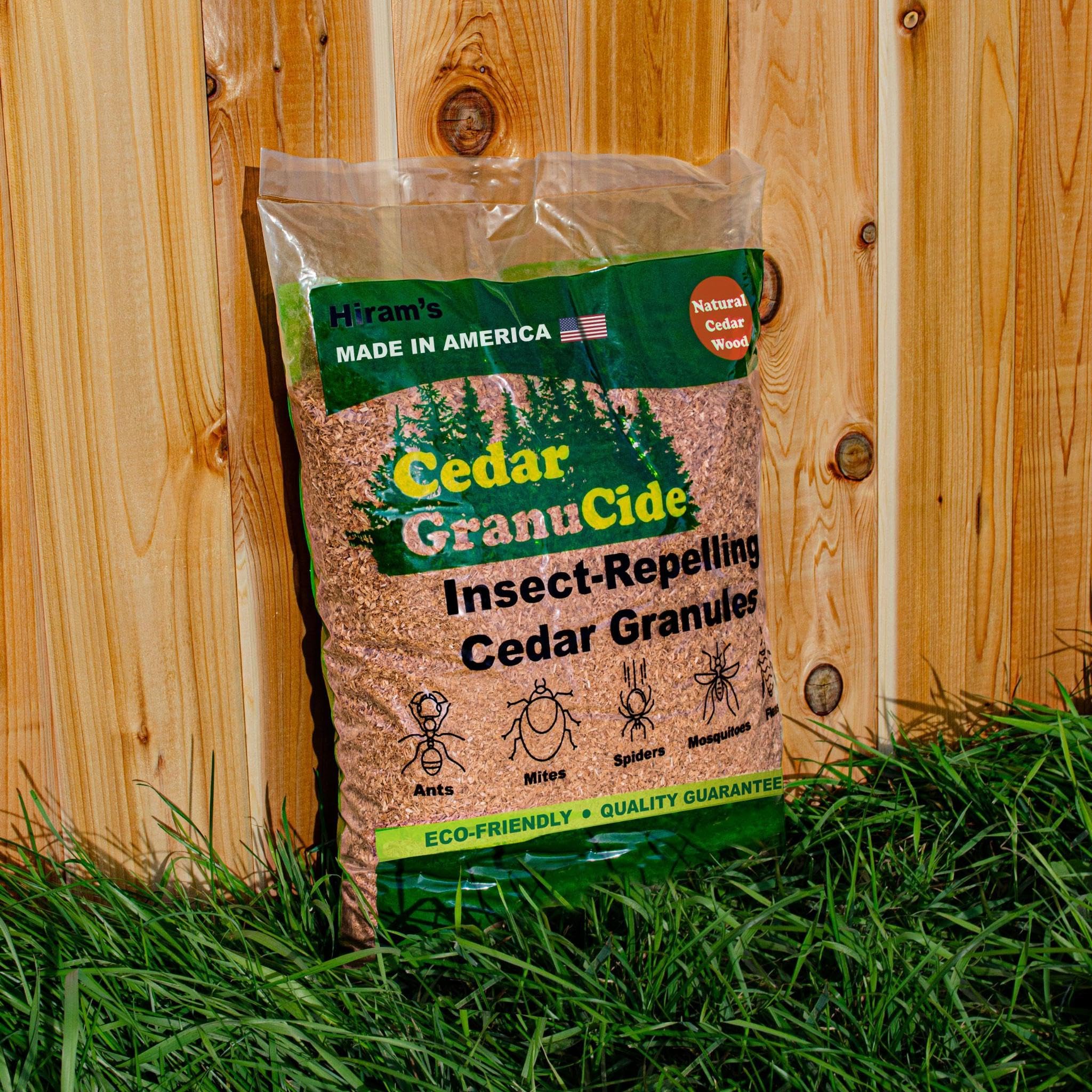 HIRAM'S cedar granules close-up texture highlighting natural aroma retention