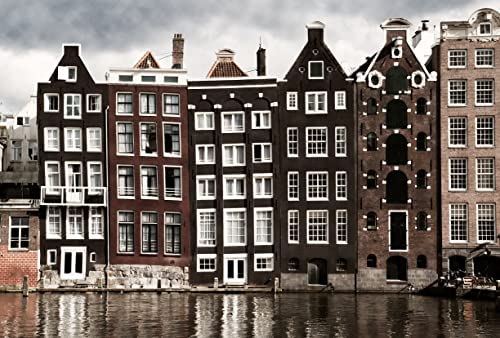 Hollander botella al lado de una taza para comparar tamaño y rendimiento