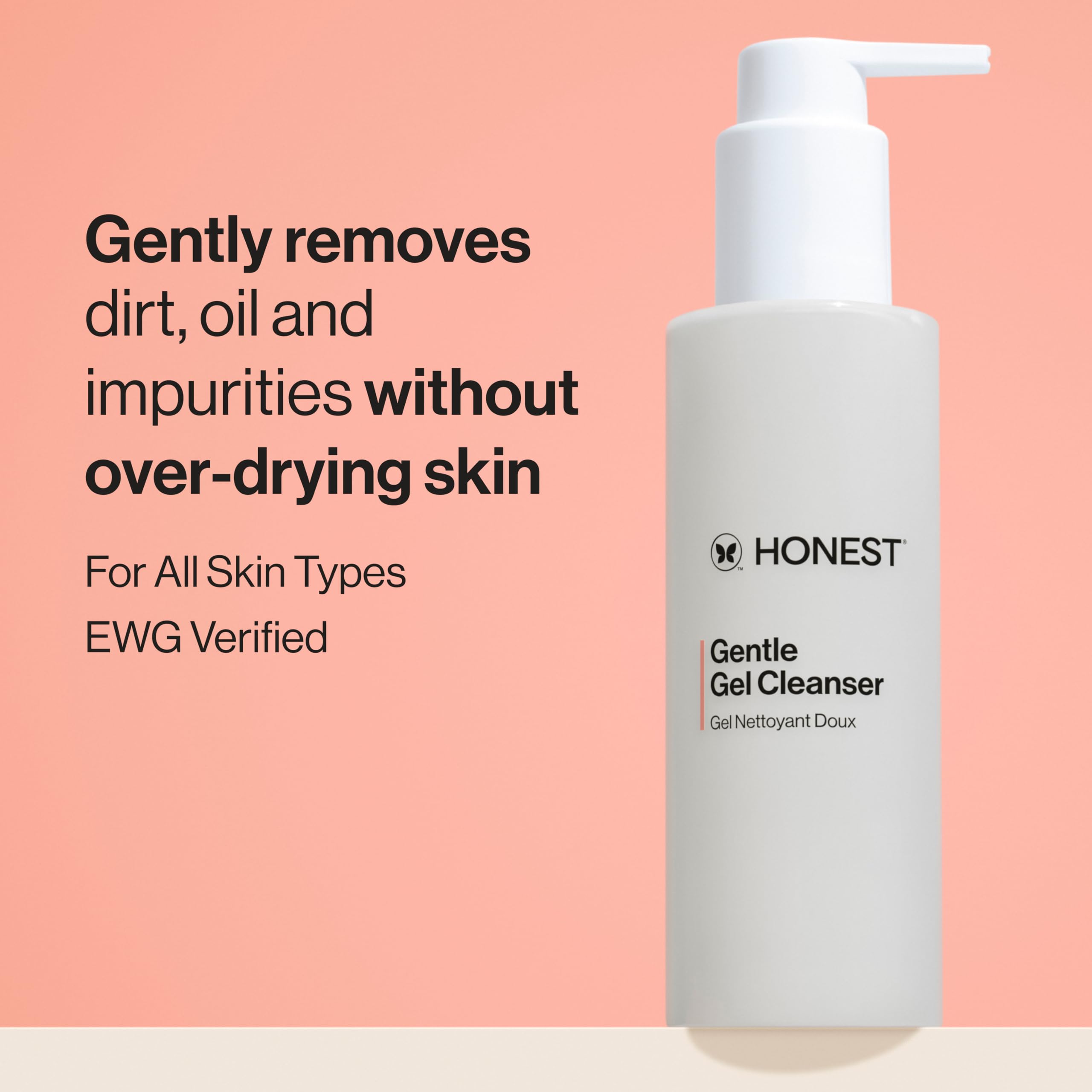 Honest Beauty textura en gel entre dedos, muestra limpieza sin resecar